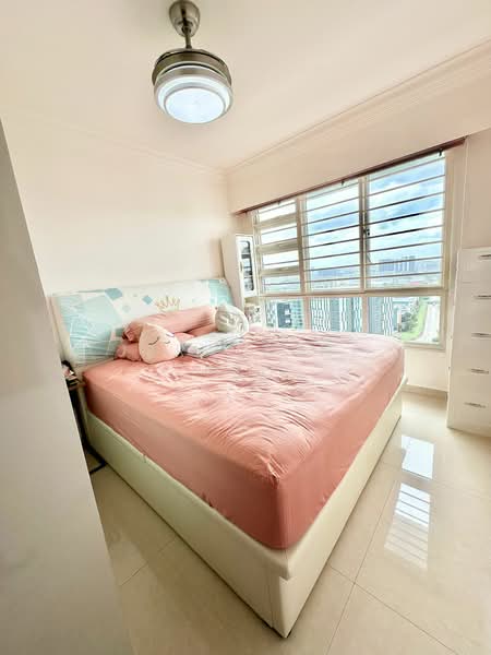 296C Bukit Batok Street 22 HDB Flat For Sale at S$ 1,050,000 | PropertyGuru Singapore - Bedroom