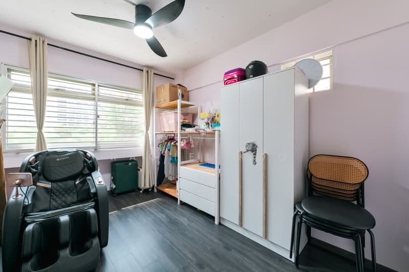 817 Jurong West Street 81 HDB Flat For Sale at S$ 588,000 | PropertyGuru Singapore - Bedroom