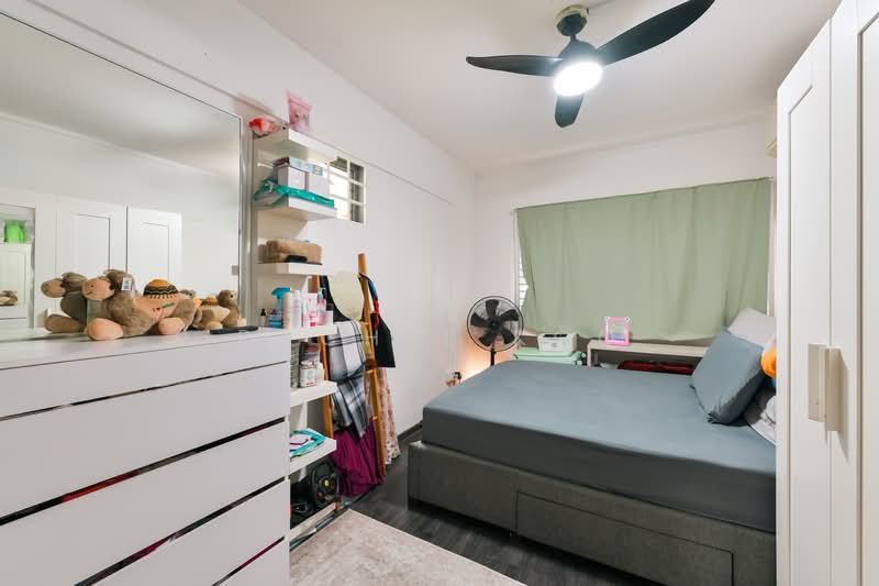 817 Jurong West Street 81 HDB Flat For Sale at S$ 588,000 | PropertyGuru Singapore - Bedroom