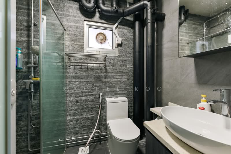 817 Jurong West Street 81 HDB Flat For Sale at S$ 588,000 | PropertyGuru Singapore - Bathroom