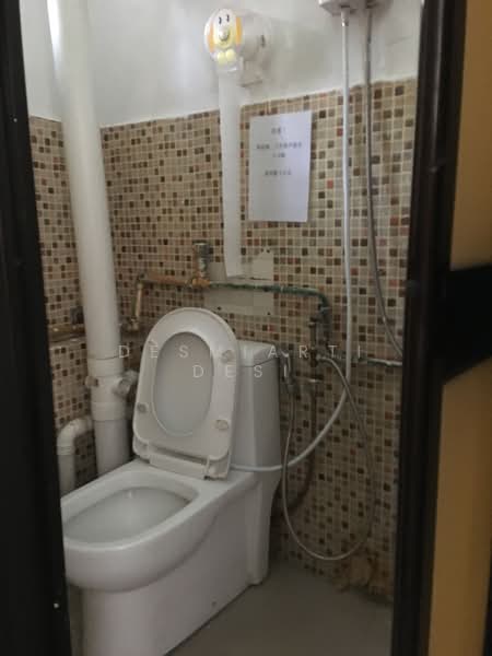2 STOREY WITH MEZZANINE/F&B LICENSE, North Bridge Road, 2,598 sqft, Shop / Shophouse For Sale, by Desmiarti Desi, 500065282 - Bathroom - CommercialGuru.com.sg