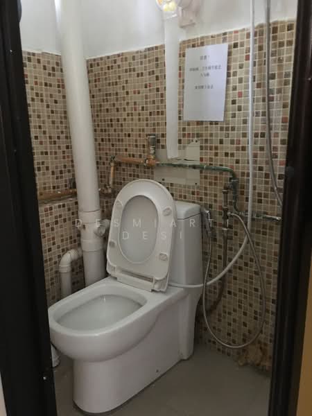CHEAP 2.5 STOREY WITH RESTAURANT ON 1ST FLOOR, North Bridge Road, 2,598 sqft, Shop / Shophouse For Sale, by Desmiarti Desi, 500065282 - Bathroom - CommercialGuru.com.sg