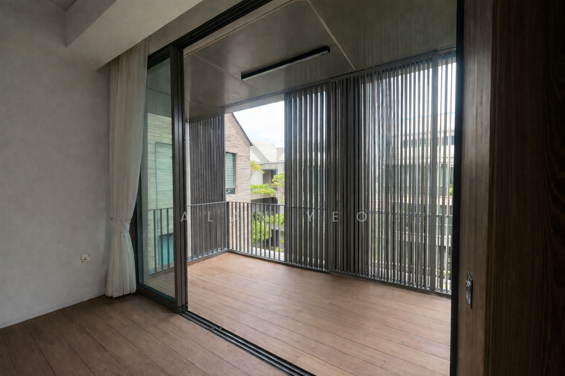 10 Evelyn Condominium For Sale at S$ 1,290,000 | PropertyGuru Singapore - Balcony