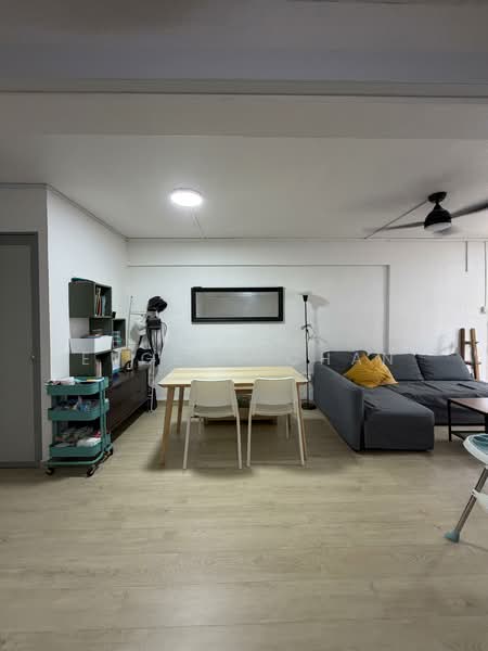 180 Bukit Batok West Avenue 8 HDB Flat For Sale at S$ 458,888 | PropertyGuru Singapore - Living Room