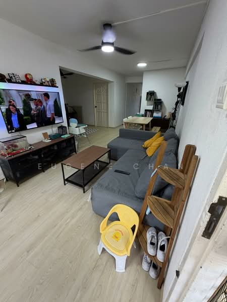 180 Bukit Batok West Avenue 8 HDB Flat For Sale at S$ 458,888 | PropertyGuru Singapore - Living Room