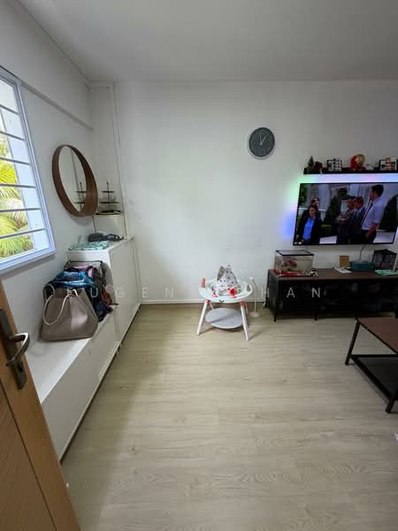 180 Bukit Batok West Avenue 8 HDB Flat For Sale at S$ 458,888 | PropertyGuru Singapore - Living Room