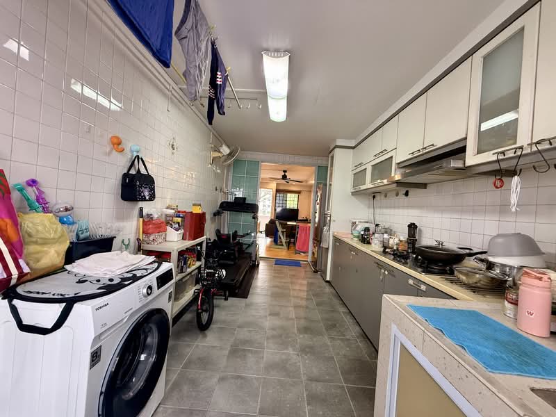 742 Yishun Avenue 5 HDB Flat For Sale at S$ 458,000 | PropertyGuru Singapore - Kitchen