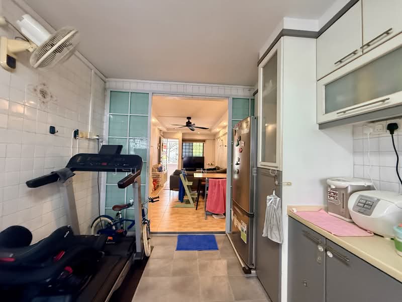 742 Yishun Avenue 5 HDB Flat For Sale at S$ 458,000 | PropertyGuru Singapore - Kitchen