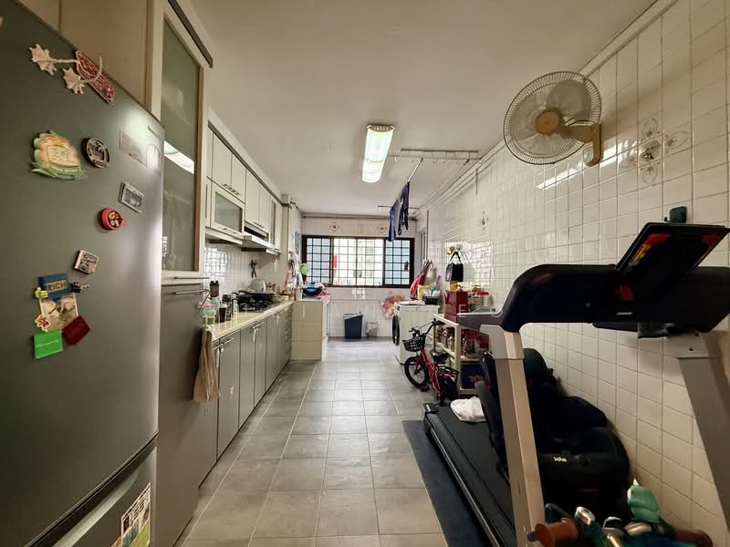 742 Yishun Avenue 5 HDB Flat For Sale at S$ 458,000 | PropertyGuru Singapore - Kitchen