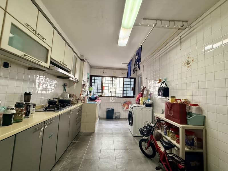 742 Yishun Avenue 5 HDB Flat For Sale at S$ 458,000 | PropertyGuru Singapore - Kitchen