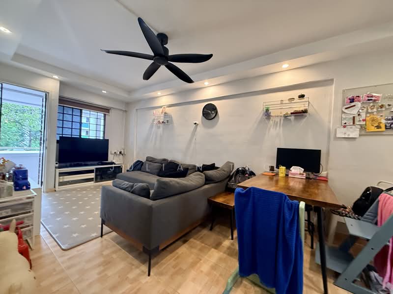 742 Yishun Avenue 5 HDB Flat For Sale at S$ 458,000 | PropertyGuru Singapore - Living Room