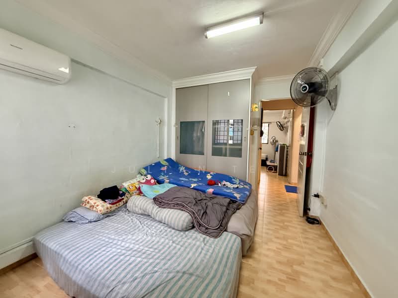 742 Yishun Avenue 5 HDB Flat For Sale at S$ 458,000 | PropertyGuru Singapore - Bedroom