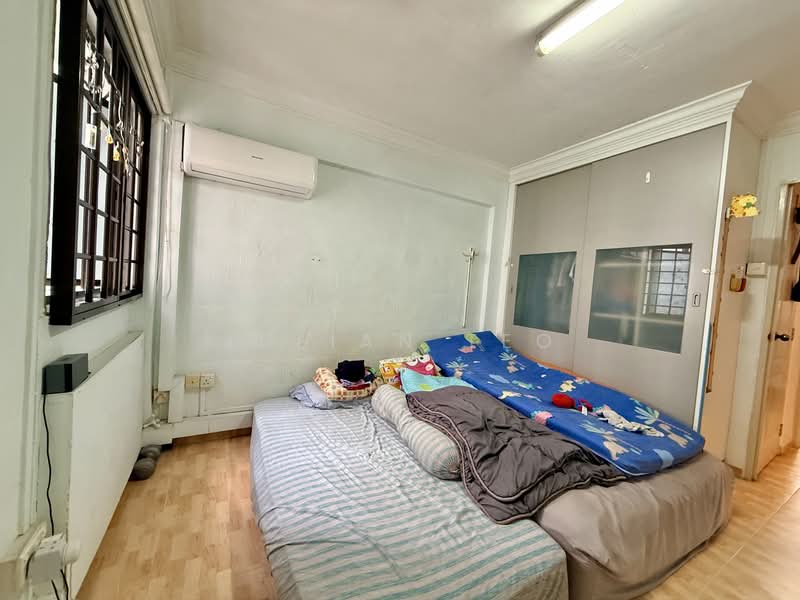 742 Yishun Avenue 5 HDB Flat For Sale at S$ 458,000 | PropertyGuru Singapore - Bedroom
