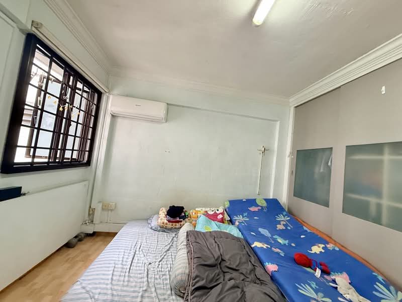 742 Yishun Avenue 5 HDB Flat For Sale at S$ 458,000 | PropertyGuru Singapore - Bedroom
