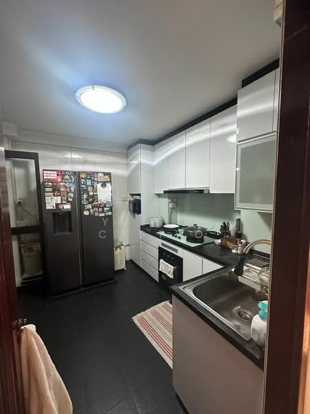 359 Admiralty Drive HDB Flat For Sale at S$ 790,000 | PropertyGuru Singapore - Kitchen