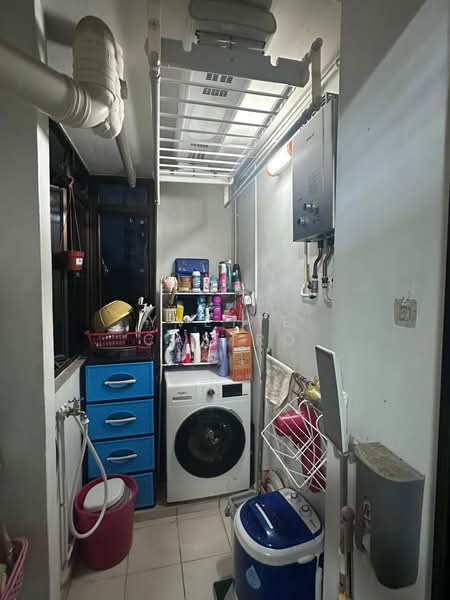 359 Admiralty Drive HDB Flat For Sale at S$ 790,000 | PropertyGuru Singapore - Laundry/Yard Area