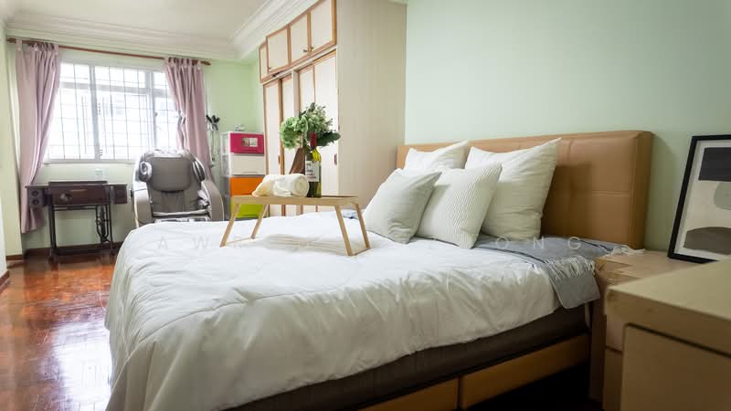 405 Woodlands Street 41 HDB Flat For Sale at S$ 1,200,000 | PropertyGuru Singapore - Master Bedroom