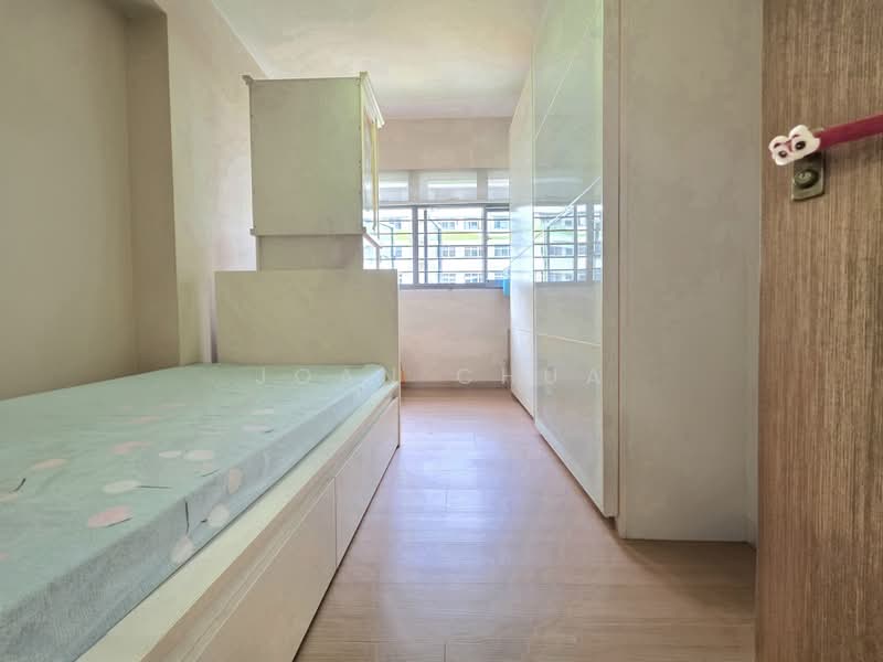 618A Tampines Street 61 HDB Flat For Sale at S$ 950,000 | PropertyGuru Singapore - Bedroom