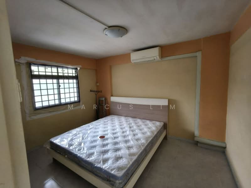 132 Jalan Bukit Merah HDB Flat For Sale at S$ 400,000 | PropertyGuru Singapore - Bedroom