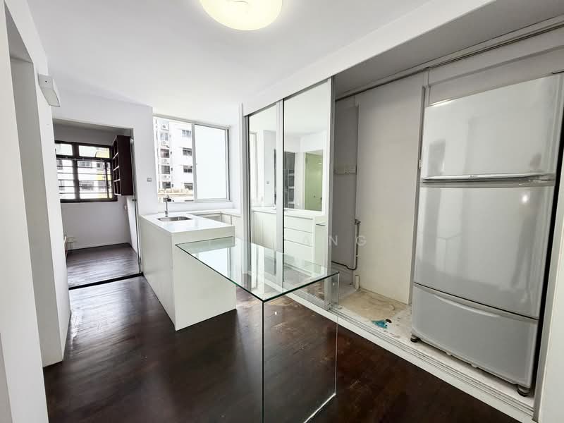 5 Ghim Moh Road HDB Flat For Sale at S$ 428,000 | PropertyGuru Singapore - Kitchen/Yard