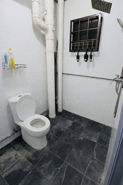 484D Choa Chu Kang Avenue 5, 484D Choa Chu Kang Avenue 5, 2 Bedrooms, 1,118 sqft, HDB Flat For Sale, by Johari Selamat, 500065411 - Bathroom - PropertyGuru.com.sg