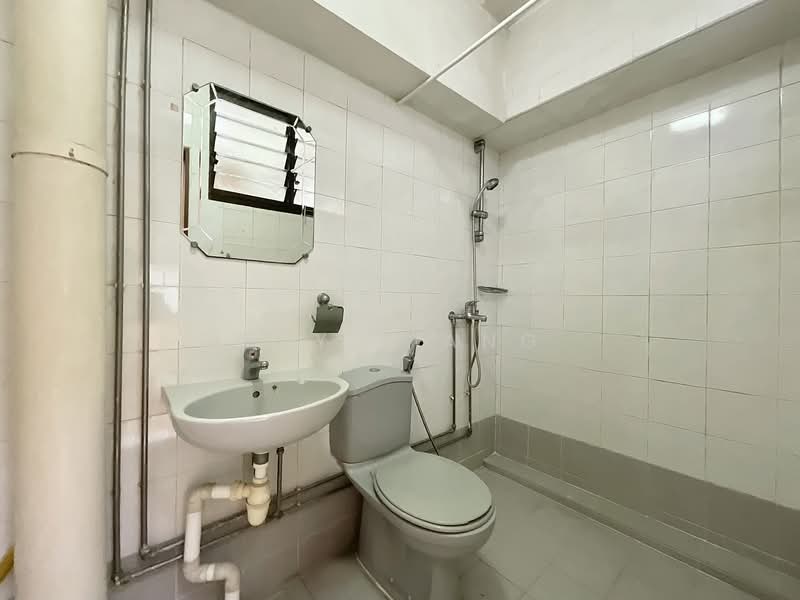 717 Tampines Street 72, 717 Tampines Street 72, 3 Bedrooms, 1,281 sqft, HDB Flat For Rent, by Roy Liang, 500065418 - Bathroom - PropertyGuru.com.sg
