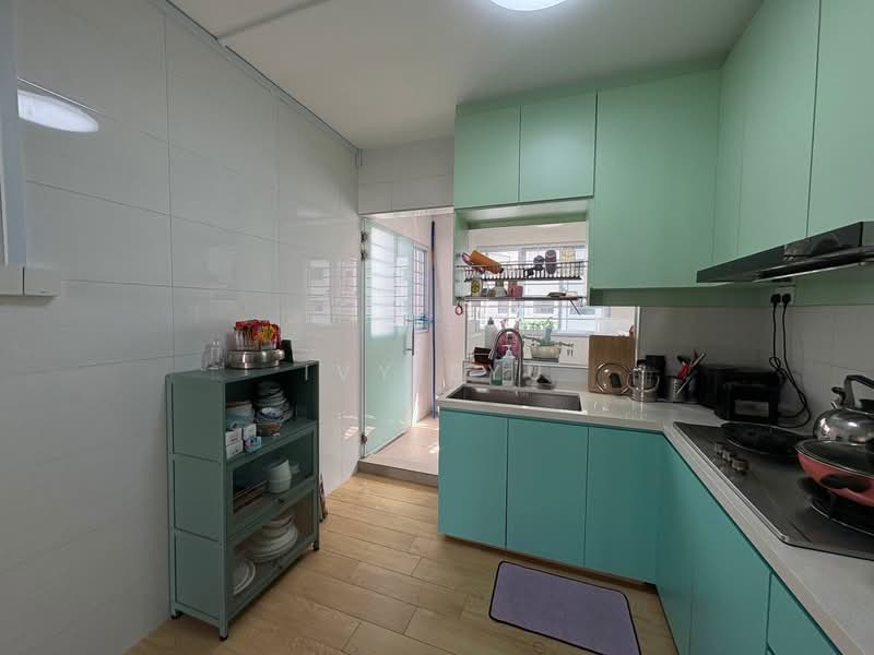 372 Hougang Street 31 HDB Flat For Sale at S$ 930,000 | PropertyGuru Singapore - Kitchen