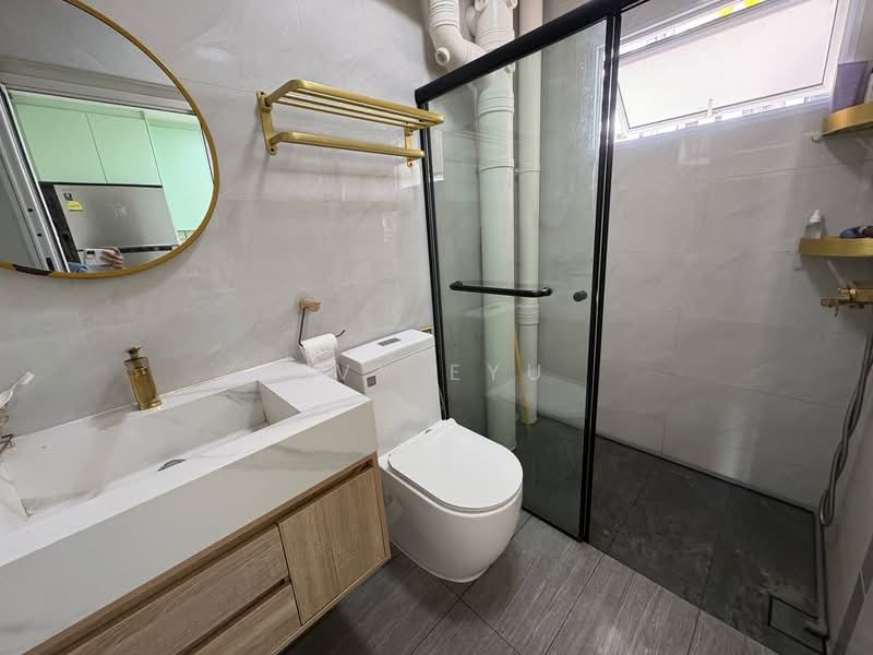 372 Hougang Street 31 HDB Flat For Sale at S$ 930,000 | PropertyGuru Singapore - Bathroom