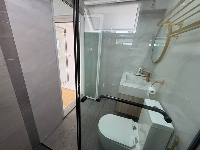 372 Hougang Street 31 HDB Flat For Sale at S$ 930,000 | PropertyGuru Singapore - Bathroom