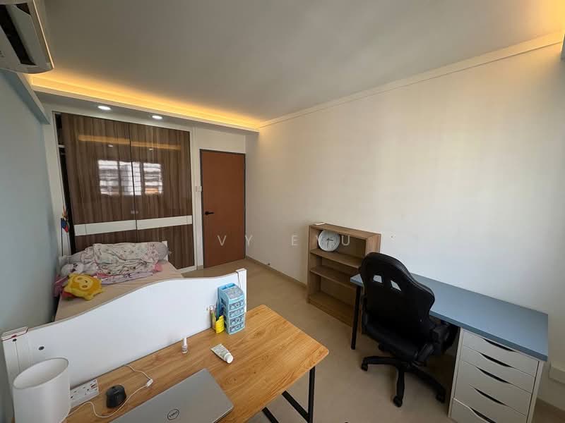 372 Hougang Street 31 HDB Flat For Sale at S$ 930,000 | PropertyGuru Singapore - Bedroom