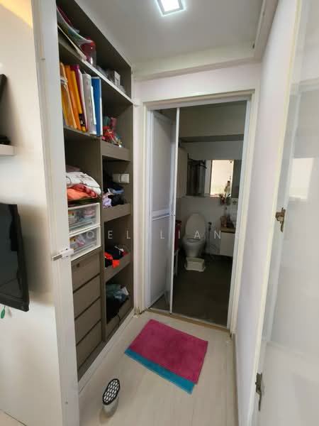 488 Admiralty Link HDB Flat For Sale at S$ 580,000 | PropertyGuru Singapore - Corridor