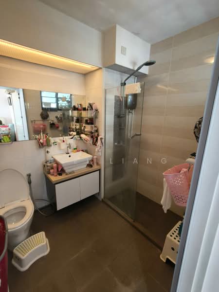 488 Admiralty Link HDB Flat For Sale at S$ 580,000 | PropertyGuru Singapore - Bathroom
