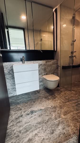 Principal Garden, 93 Prince Charles Crescent, 2 Bedrooms, 807 sqft, Condominium For Rent, by Shermin Lim, 500065434 - Master Bathroom - PropertyGuru.com.sg