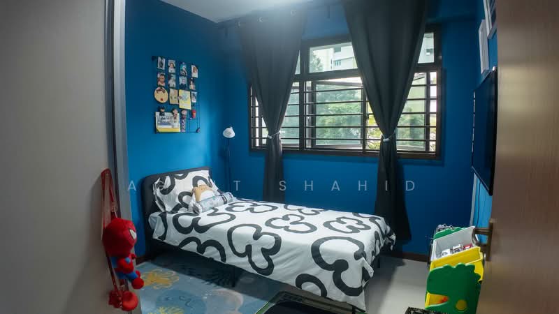 240A Jurong East Avenue 1 HDB Flat For Sale at S$ 580,000 | PropertyGuru Singapore - Bedroom