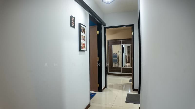 240A Jurong East Avenue 1 HDB Flat For Sale at S$ 580,000 | PropertyGuru Singapore - Aisle