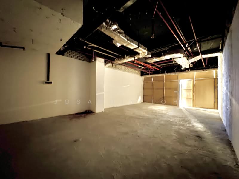 The Centrepoint, 176 Orchard Road, 2,260 sqft, Mall Shop For Rent, by Josaphin Toh, 500065440 - Current bare condition of 732sf - CommercialGuru.com.sg