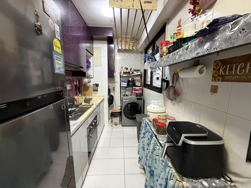 166A Teck Whye Crescent HDB Flat For Sale at S$ 380,000 | PropertyGuru Singapore - Kitchen