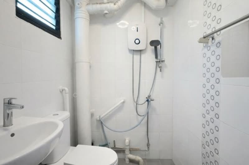 247 Jurong East Street 24 HDB Flat For Sale at S$ 470,000 | PropertyGuru Singapore - Bathroom