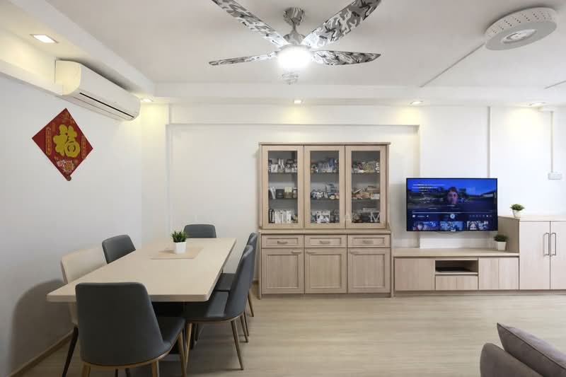 247 Jurong East Street 24 HDB Flat For Sale at S$ 470,000 | PropertyGuru Singapore - Living Room