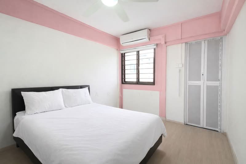 247 Jurong East Street 24 HDB Flat For Sale at S$ 470,000 | PropertyGuru Singapore - Bedroom