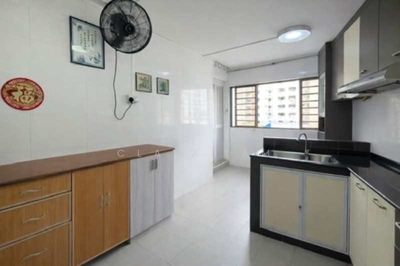 247 Jurong East Street 24 HDB Flat For Sale at S$ 470,000 | PropertyGuru Singapore - Kitchen