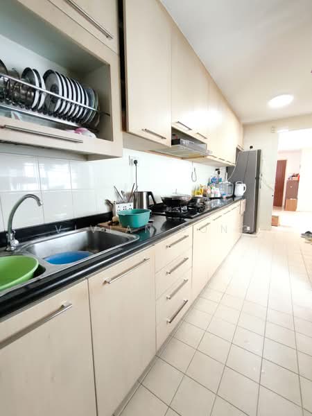 675B Jurong West Street 64 HDB Flat For Sale at S$ 660,000 | PropertyGuru Singapore - Kitchen