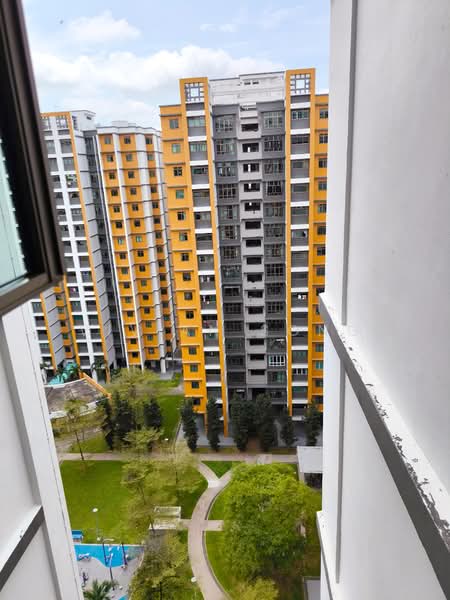675B Jurong West Street 64 HDB Flat For Sale at S$ 660,000 | PropertyGuru Singapore - Exterior