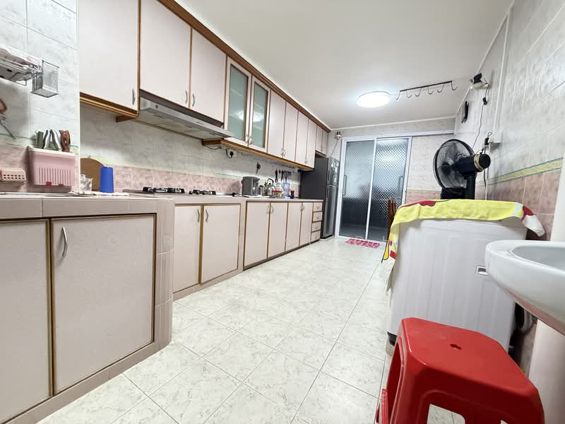 122 Ang Mo Kio Avenue 3, 122 Ang Mo Kio Avenue 3, 2 Bedrooms, 721 sqft, HDB Flat For Rent, by Christine Chin, 500065463 - Kitchen - PropertyGuru.com.sg