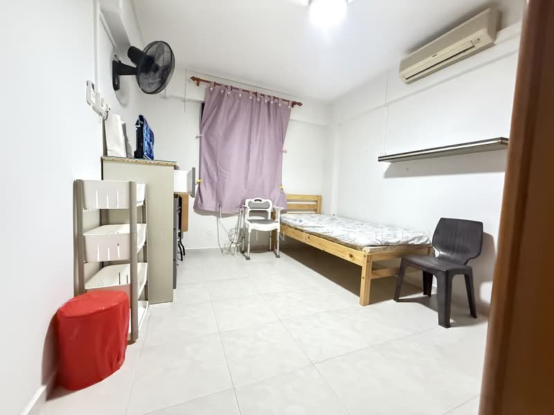 122 Ang Mo Kio Avenue 3, 122 Ang Mo Kio Avenue 3, 2 Bedrooms, 721 sqft, HDB Flat For Rent, by Christine Chin, 500065463 - Bedroom - PropertyGuru.com.sg