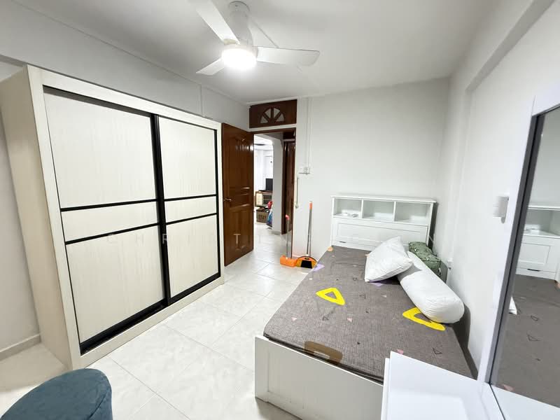 122 Ang Mo Kio Avenue 3, 122 Ang Mo Kio Avenue 3, 2 Bedrooms, 721 sqft, HDB Flat For Rent, by Christine Chin, 500065463 - Bedroom - PropertyGuru.com.sg