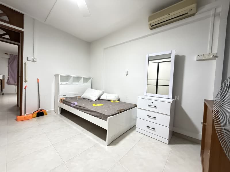 122 Ang Mo Kio Avenue 3, 122 Ang Mo Kio Avenue 3, 2 Bedrooms, 721 sqft, HDB Flat For Rent, by Christine Chin, 500065463 - Bedroom - PropertyGuru.com.sg