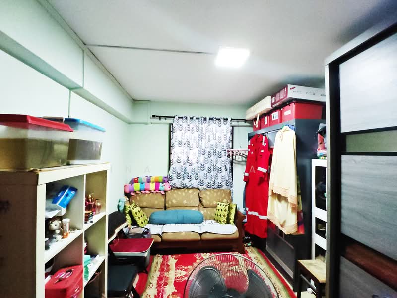 178 Ang Mo Kio Avenue 4 HDB Flat For Sale at S$ 420,000 | PropertyGuru Singapore - Living Room