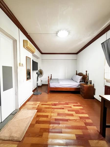 370 Woodlands Avenue 1 HDB Flat For Sale at S$ 770,000 | PropertyGuru Singapore - Bedroom