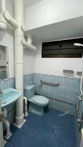60 Telok Blangah Heights HDB Flat For Sale at S$ 508,000 | PropertyGuru Singapore - Bathroom